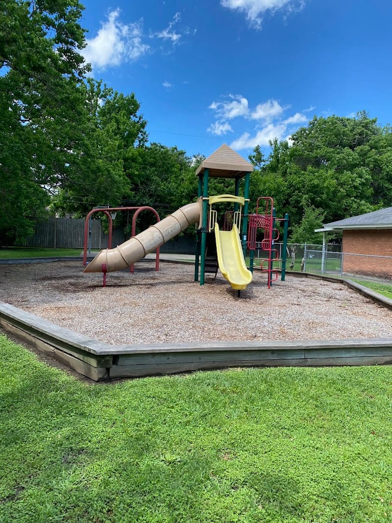 Dale Street Park playground photo 1