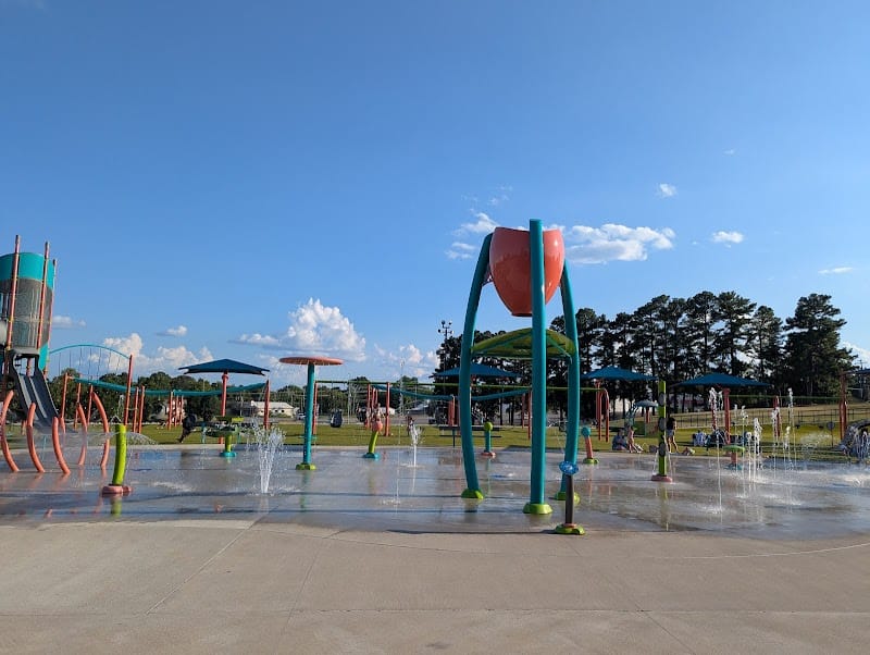 Dickson Splash Pad playground photo 2