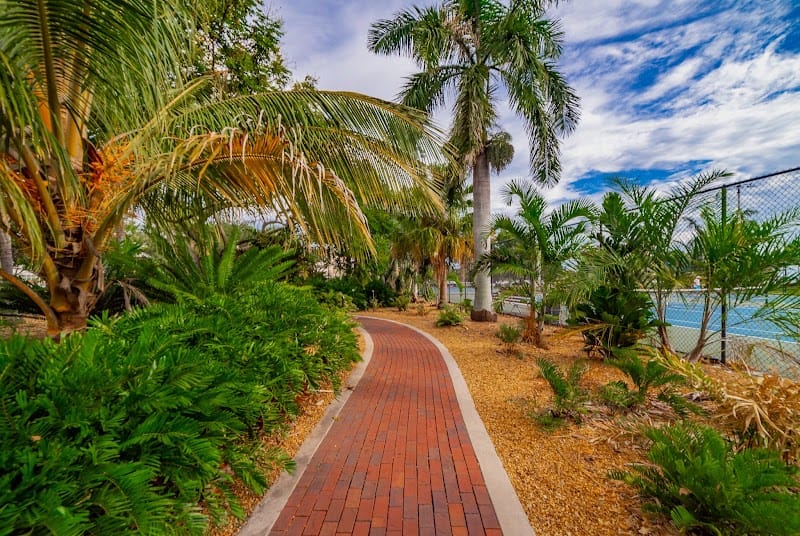 Elva Rouse Park playground photo 3