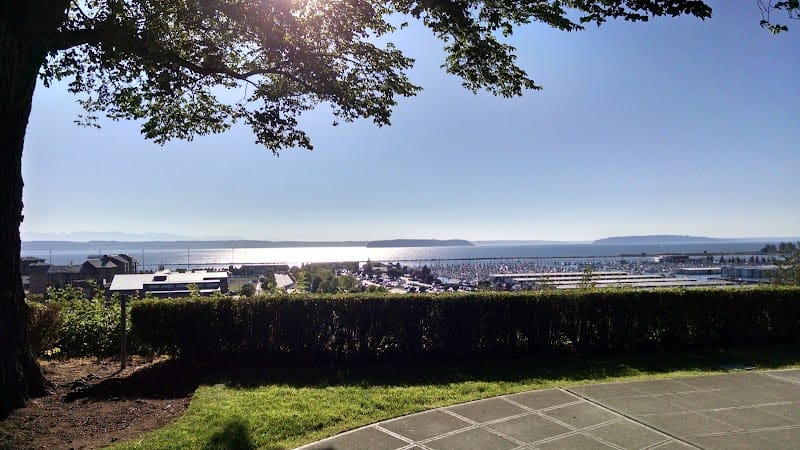 Grand Avenue Park playground photo 1