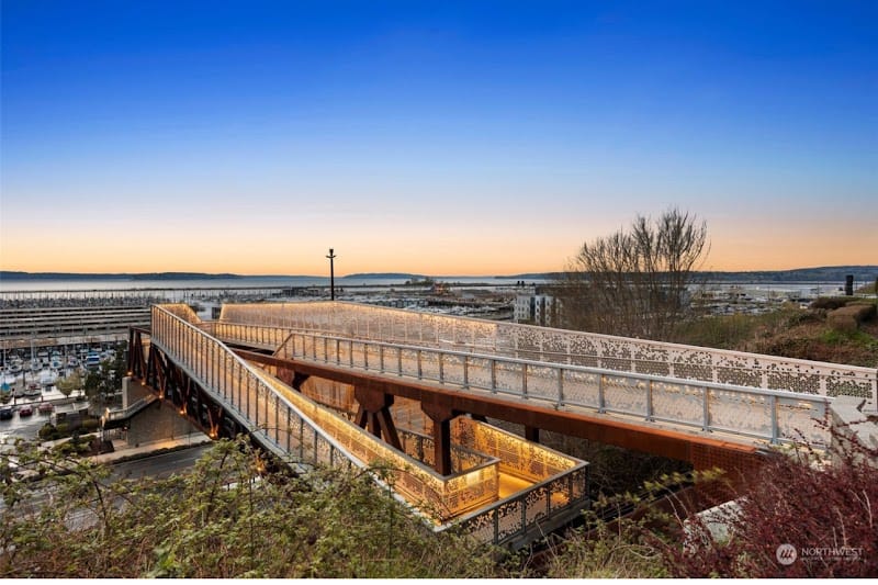 Grand Avenue Park playground photo 2