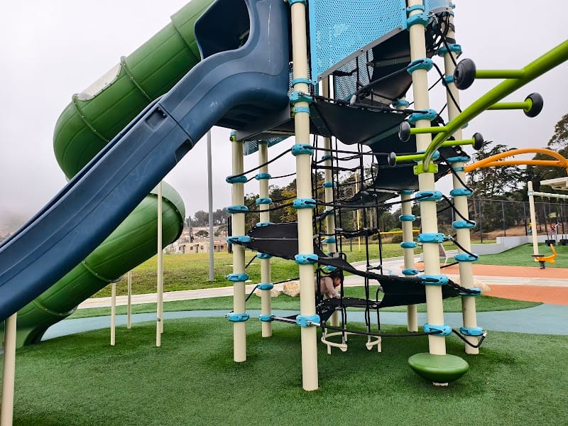 Herz Playground playground photo 1