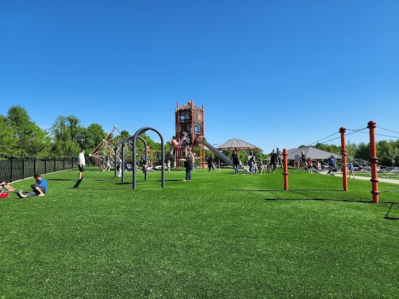 Hodge Park playground photo 3