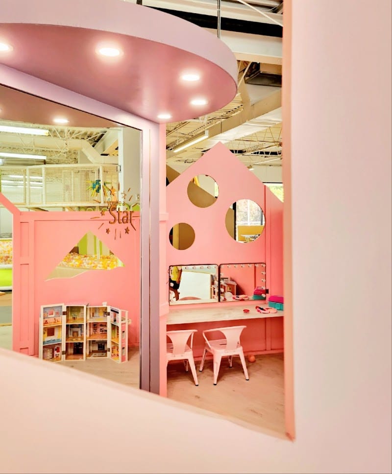 Huckleberry Play playground photo 3