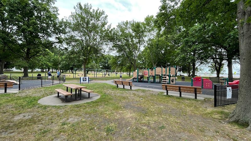 Lago Playground playground photo 2