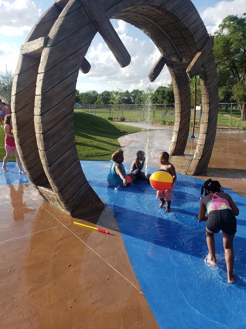 Linwood Park South playground photo 2
