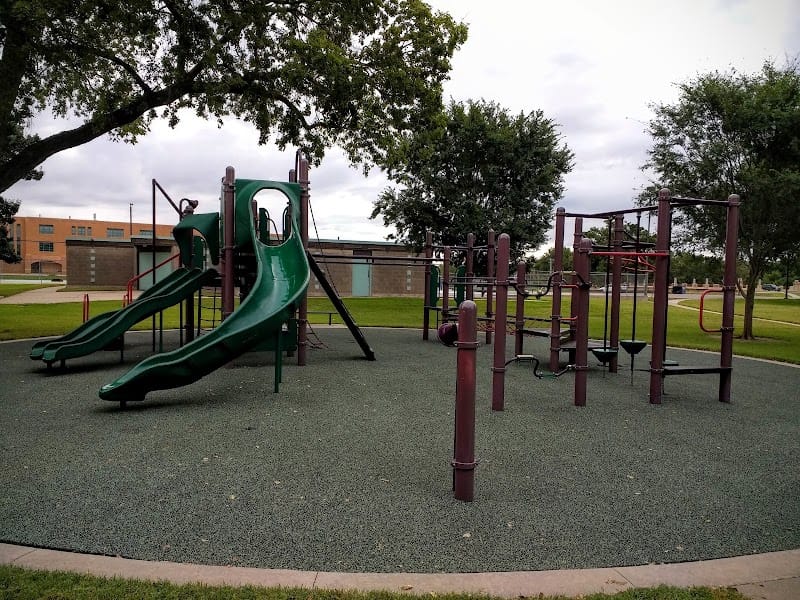 Minisa Park playground photo 3
