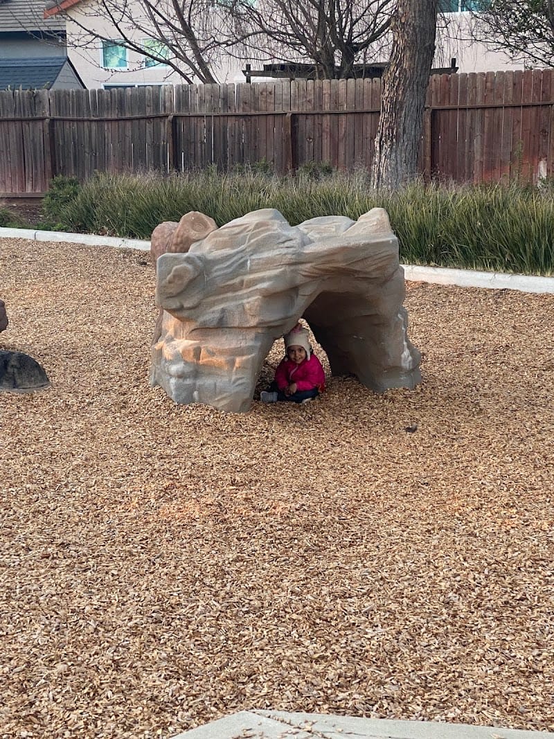 Oneto Playground playground photo 2