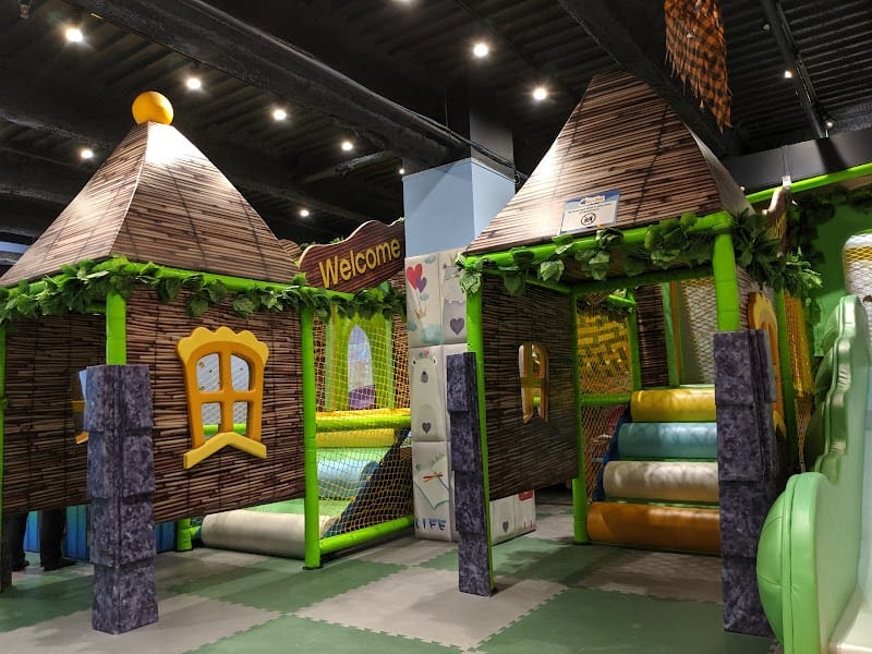 Peekabooo playground photo 1