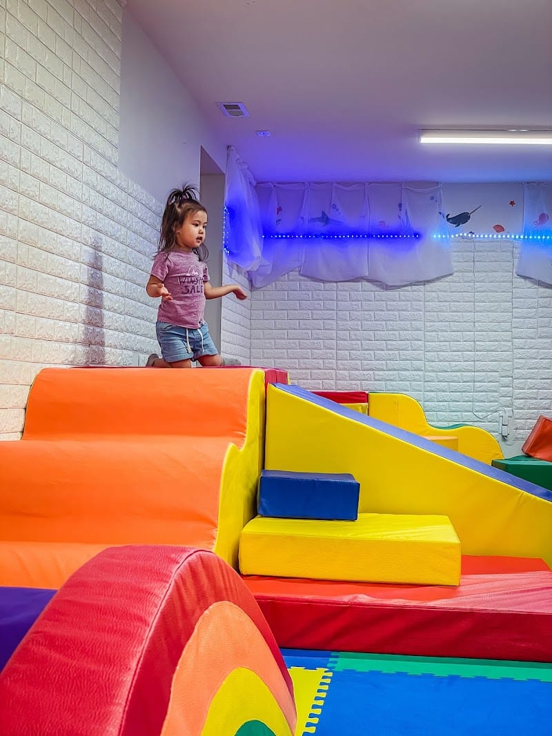 Q's Corner LLC playground photo 2