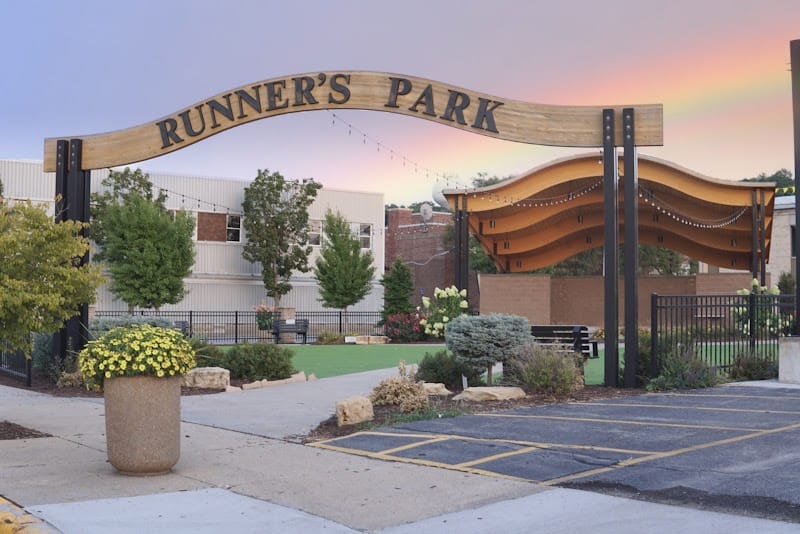 Runners' Park & Stage playground photo 1