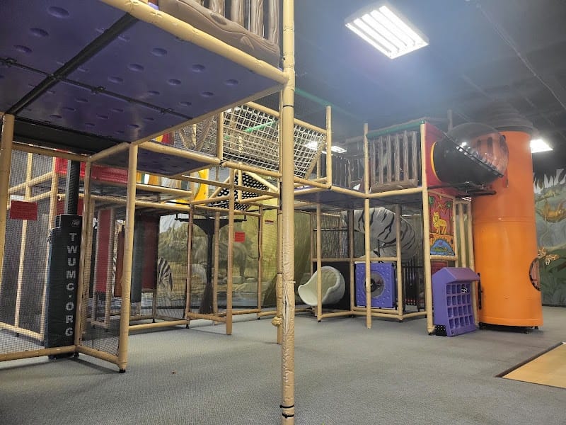 Safari Stop playground photo 1