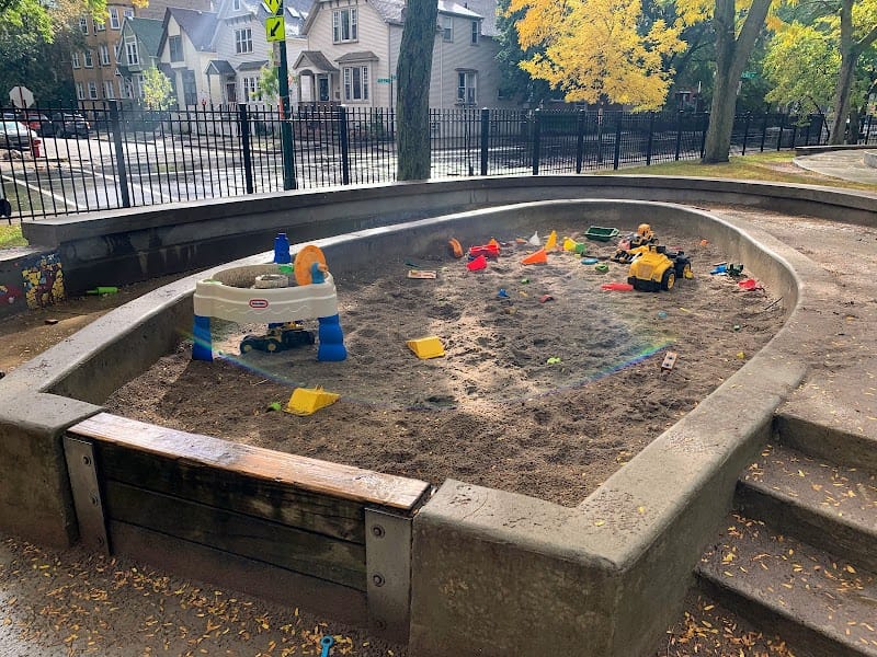 Supera (Louis) Park playground photo 3