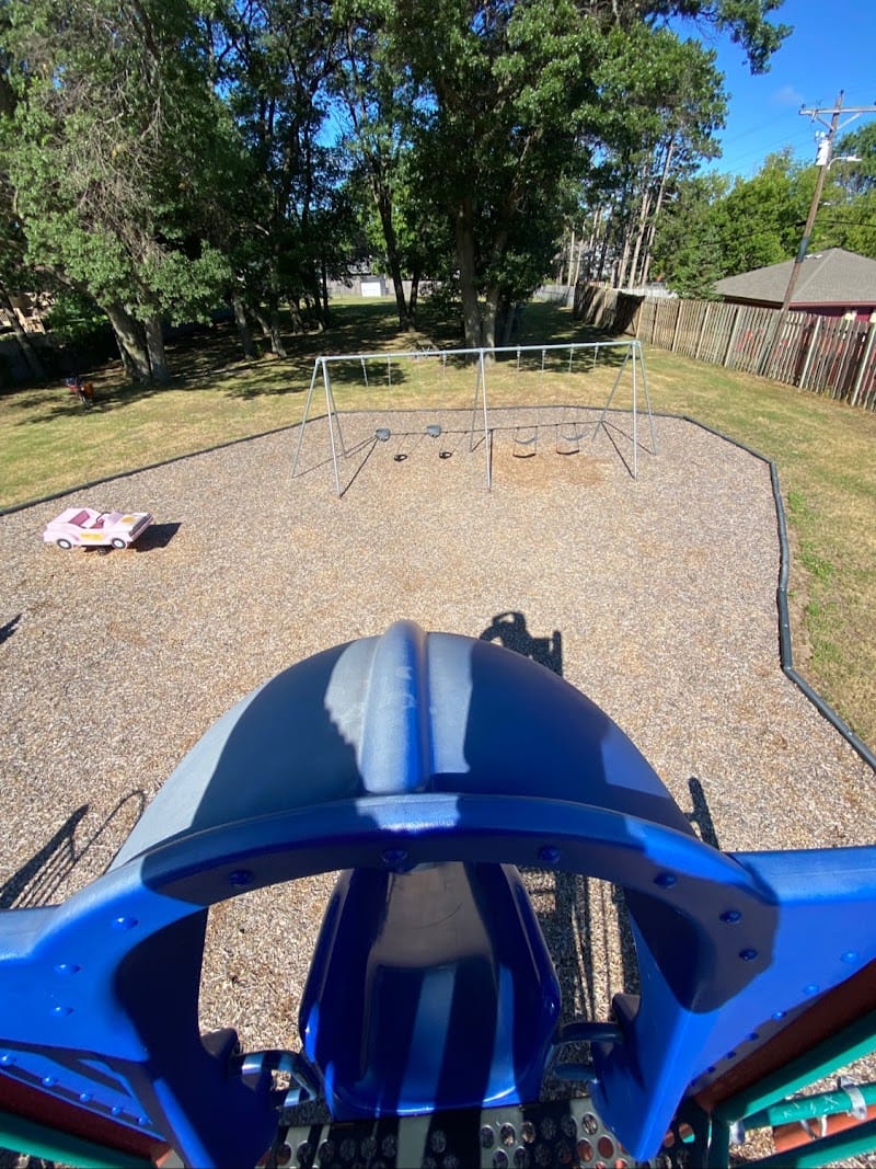 Suzanne Park playground photo 3