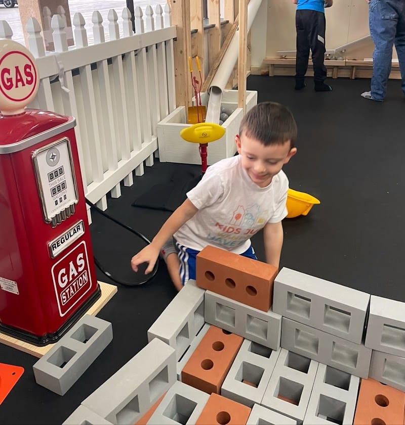 The Little Lounge playground photo 3