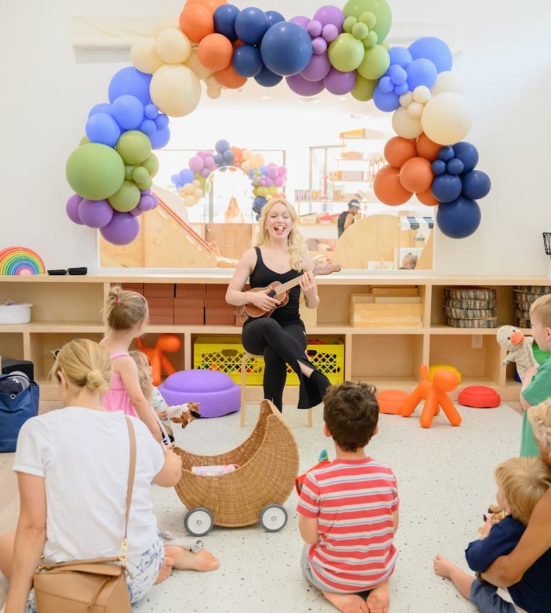 Tig & Peach playground photo 2