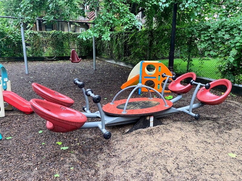 Wendt (Kenneth) Park playground photo 3