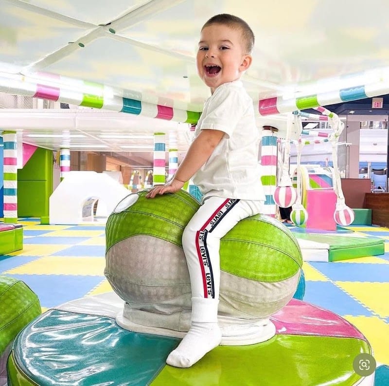 Yu Kids Island playground photo 2